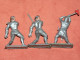 FIGURINES SOLDAT LOT  3  SOLDATS   EN MATIERE PLASTIQUE  CRESCENT TOY  Co   MADE IN  ENGLAND - Militaires