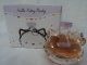 HELLO KITTY PARTY "JUS DE POIRE " MINI EDT  5 ML  VOIR & LIRE !! - Miniatures Femmes (avec Boite)