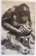 Comité National De L’Enfance – Zoo De Vincennes – Femelle Chimpanzé Et Son Petit (orang-outan) - Singes