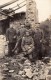 Photocarte Allemande-Militaires Soldats Allemand Ruines D´une Maison Pose Photo 1915 (Guerre14-18)3scans TBE - Weltkrieg 1914-18