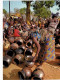 Afrique - Burkina Faso  - Banfora - Marché - Femme Choisissant Un Pot à Sauce - Burkina Faso