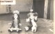 CARTE PHOTO : POUPEE MIGNONNETTES EN PORCELAINES 1930 JOUET ANCIEN TOYS DOLL Dinky Toys JEP NOREV MINALUXE SCHUCO - Other & Unclassified