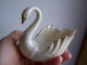 PETIT CYGNE En FAÏENCE BLANC CREME DORURE - BONBONNIERE - Signé LENOX MADE IN USA - Andere & Zonder Classificatie