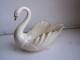 PETIT CYGNE En FAÏENCE BLANC CREME DORURE - BONBONNIERE - Signé LENOX MADE IN USA - Autres & Non Classés