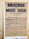 PARIS BIBLIOTHEQUE DU MUSEE SOCIAL ANNEE 1900 AFFICHE AVEC UNE LECTURE PARFAITE LES PLIS SONT A RECOLLER 40X60CM - Affiches