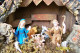 CRECHE DE NOEL BOIS ECORCE MOUSSE... AVEC 7 PERSONNAGES Et ANIMAUX EN PLASTIQUE DIMENSIONS : LONG 35 LARG 16 HAUT 22cm - Nacimientos - Pesebres