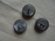 Delcampe - Ancien - Petit Lot 3 Boutons D'uniforme Militaire (dorés) - Bottoni