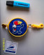 EMBLEME FRANCE 98 ET MASCOTTE OFFICIELLE COUPE DU MONDE BOURSE RONDE AVEC SON ATTACHE GADGET OBJET PUBLICITAIRE NEUF - Habillement, Souvenirs & Autres