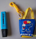 EMBLEME FRANCE 98 ET MASCOTTE OFFICIELLE COUPE DU MONDE BOURSE SAC AVEC SON ATTACHE GADGET OBJET PUBLICITAIRE NEUF - Habillement, Souvenirs & Autres