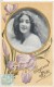 BELLE CPA GAUFREE STYLE ART NOUVEAU : MEDAILLON FEMME COLLAGE PHOTO SURREALISME FLEURS EMBOSSED JOYEUSE FETE 1900 - Avant 1900