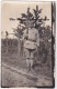 1920 - BLOIS CARTE PHOTO MILITAIRE SERGENT INSTRUCTEUR 113 EME REGIMENT D INFANTERIE SUR UN CHEMIN - Personaggi