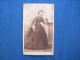 Photo CDV Sans Mention De Photographe - Jeune Femme, Robe Second Empire, Noblesse, Bourgeoisie Circa 1865  L180 - Anciennes (Av. 1900)