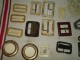 COLLECTION LOT DE BOUCLES DE CEINTURE ANCIENNE VINTAGE EN PLASTIQUE 19 PIECES + 5 BIDULES EN CUIR + CEINTURE?? - Cinturones & Hebillas