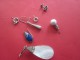 Anciens Bijoux  De Fantaisie Vintage  Boucles D'oreille Unique Depareillées De Matiéres Diverses -&gt;&gt;&gt; Voir Les - Oorringen