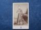 Photo CDV  Pierre Petit Place Cadet à Paris - Femme Accoudée Sur Le Dossier D'un Fauteuil - Belle Robe - L191 - Anciennes (Av. 1900)