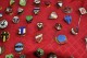 Delcampe - PIN'S & INSIGNES D'ANCIENS CLUBS - LOT DE 30 PIN'S & 5 INSIGNE - Football