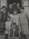 PHOTO De FAMILLE Devant Un COMMERCE - Carte-photo à Situer - Vers 1930 - Non Voyagée - A Voir ! - Altri & Non Classificati
