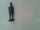 Prachtige Figuur Met Muts En Lendendoek In Bruin Hout - Art Africain