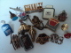 ROCHAS,CACHAREL,CARON,LACOSTE .....LOT 16 PIN´S   LIRE ET VOIR - Miniatures Femmes (sans Boite)