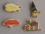 Lot De 4 Pin's, 3 Gauloises Blondes Et1 Camel. Parachute, Zeppelin, Char à Voile, Dromadaire. - Lots