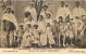 ETRANGER  193 -  CPA  MADAGASCAR Un Vieux Catéchiste  Et Toute Sa Famille Missions Des PP  Jésuites TANANARIVE - Madagascar
