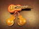 Broche Guitare + Castagnette Dimension De La Guitare 6 X 2 Cm Env - Spille