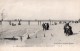 CPA  --  DPT 33  --  ARCACHON  MOULLEAU  --  LA  PLAGE  ET  LE  DEBARCADERE  --  ANIMEE  --   M.D...... - Arcachon