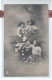 Fantaisie - Bonne Fête - Photo Groupe De Trois Jeunes Filles  Avec Des Bouquets De Fleurs , Deux Haut Du Muret - CPA - Gruppen Von Kindern Und Familien