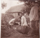 Photo 1915 BUSSU (près Péronne) - Soldats Allemands Déterrant Un Tonneau De Vin Chez Mme Gosset (A125, Ww1, Wk 1) - Guerre 1914-18