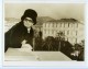 Actrice Sophia Loren Au Balcon De Son Hotel A Nice Ancienne Photo De Presse 1965 - Famous People