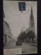 SAINT-MEDARD-de-GUIZIERES (Gironde) - La Place Et L'Eglise De St-Médard - Automobile - Animée - Voyagée - Autres & Non Classés