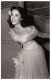 Sexy ELIZABETH TAYLOR  Actress PIN UP Postcard - Publisher RWP 2003 (05) - Artiesten