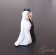 Delcampe - Feve Ancienne Allemande Hertwig & Co Mariés Biscuit 28mm 1920 Miniature Décor Gateau De Mariage - Anciennes