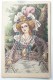 Litho Dessin Illustrateur J. PICOT Femme Marquise Robe Elegante Chapeau Plumes Eventail Assise  Sur Banc - Mujeres