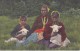 POSTAL DE NAVAJO MOTHER AND DAUGHTERS PETTING THEIR LAMBS (INDIO) (SOUTHWEST POST CARD) - Indios De América Del Norte