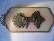 BRONZE - DEUX COLOMBES AVEC CROIX DANS LE BEC -(symbole St Esprit )   VOIR PHOTOS - Bronzes