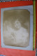 PHOTOGRAPHIE ANCIENNE PAPIER FIN JAUNE SUR SUPPORT CARTON " FILLE AUX CERISES "GRIFFE AU VERSO GASTON BERNARD EDITEUR .. - Ancianas (antes De 1900)