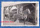 Photo Ancienne - Dans Une Ferme - Militaire à Cheval , Officier ? - Batteuse Machine Agricole Agriculture - 1939 WW2 - Guerre, Militaire