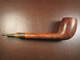 Delcampe - BELLE PIPE AVEC SON SUPPORT Marqué : St CLAUDE - Marque : RIVA BRUYERE Longueur : 16 Cm Env Largeur : 2.2 Cm Env - Pipas En Madera De Brezo ( Bruyere)