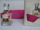 JUICY COUTURE " JUICY COUTURE" PEACE LOVE &amp; JUIC COFFRET SPECIAL VOYAGE : EDP 100 ML + TROUSSE LIRE ET VOIR !!SUPERB - Miniatures Femmes (avec Boite)