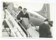 PHOTO EMBARQUEMENT D'UN COUPLE DANS UN AVION DOUGLAS DC7 C SEVENS SEAS, 00 - SFE, SABENA. CHARLIER BRUSSELS AIRPORT - 1946-....: Ere Moderne