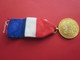 FRANCE MEDAILLE DU TRAVAIL EN ARGENT RUBAN ET ROSETTE TRICOLORE : R. HOGREL 1978 GRAVEUR BORREL - Professionals / Firms