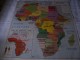 - VENDS Belle CARTE Géographique Bi-Face 91 Cm X 79cm L'Amérique Du Sud Et L'Afrique éditée En 1960. - Geographical Maps