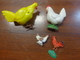 Lot De Sujets Anciens Poule Coq Plastique Porcelaine Etc.... - Jouets Anciens