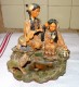 STATUE FIGURINE INDIEN INDIENNE ET SA FILLE AVEC BEBES LOUPS BON ETAT 20 X 19 Cm - Autres & Non Classés