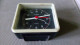 Delcampe - REVEIL VINTAGE TIMEX QUARTZ West Germany - Plastique - Noir & Blanc & Rouge - Fond Noir Carreaux - Fonctionne Avec Pile - Réveils