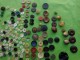 Lot De  Boutons Divers-verre-ceramique-militaire-art Deco-nacre-bakelite ? Etc... - Boutons