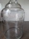 CARAFE EN VERRE AVEC SON BOUCHON DES ANNEES 1930 - Jugs