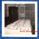Photo Ancienne Snapshot - Table Avant Dinner - 1962 - Decor Deco Vintage Armoire Assiette Verre Glass Nappe Art De Vivre - Objets