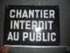 PLAQUE ANCIENNE EN TOLE EMAILLE " CHANTIER INTERDIT AU PUBLIC " 35 X 25 Cm - Vers 1950 ? Maçon MACONNERIE ... - Other & Unclassified